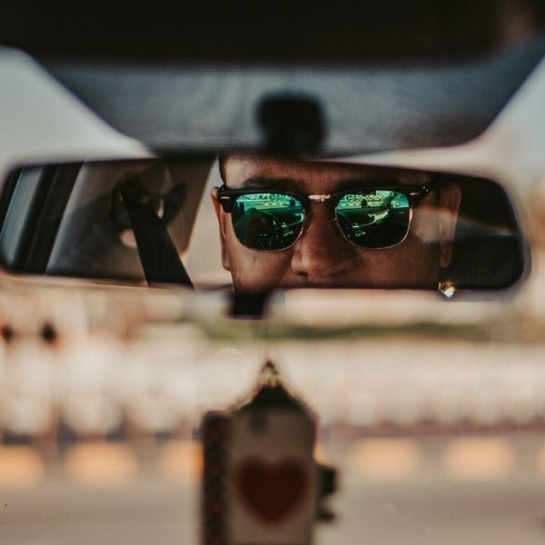 4 tipy, ako vybrať okuliare na šoférovanie