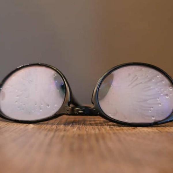 Zahmlievanie okuliarov: Ako sa mu vyhnúť?