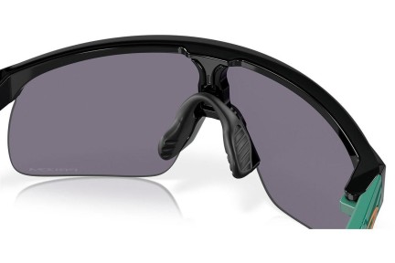 Slnečné okuliare Oakley Resistor OJ9010 901020 Jednoliate | Shield Čierne